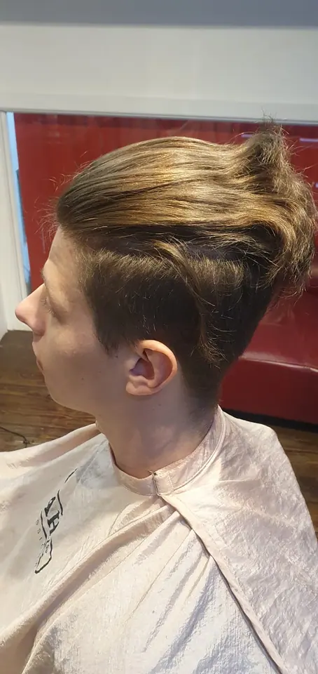 Hair colour, before: brown hair with an undercut, side view