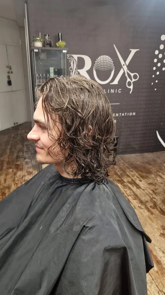 Long curly hair, wet, side view, in front of the salon wall