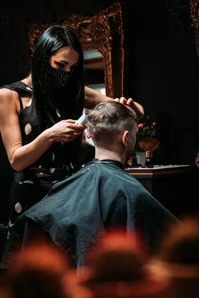 Roxy clipping a fade
